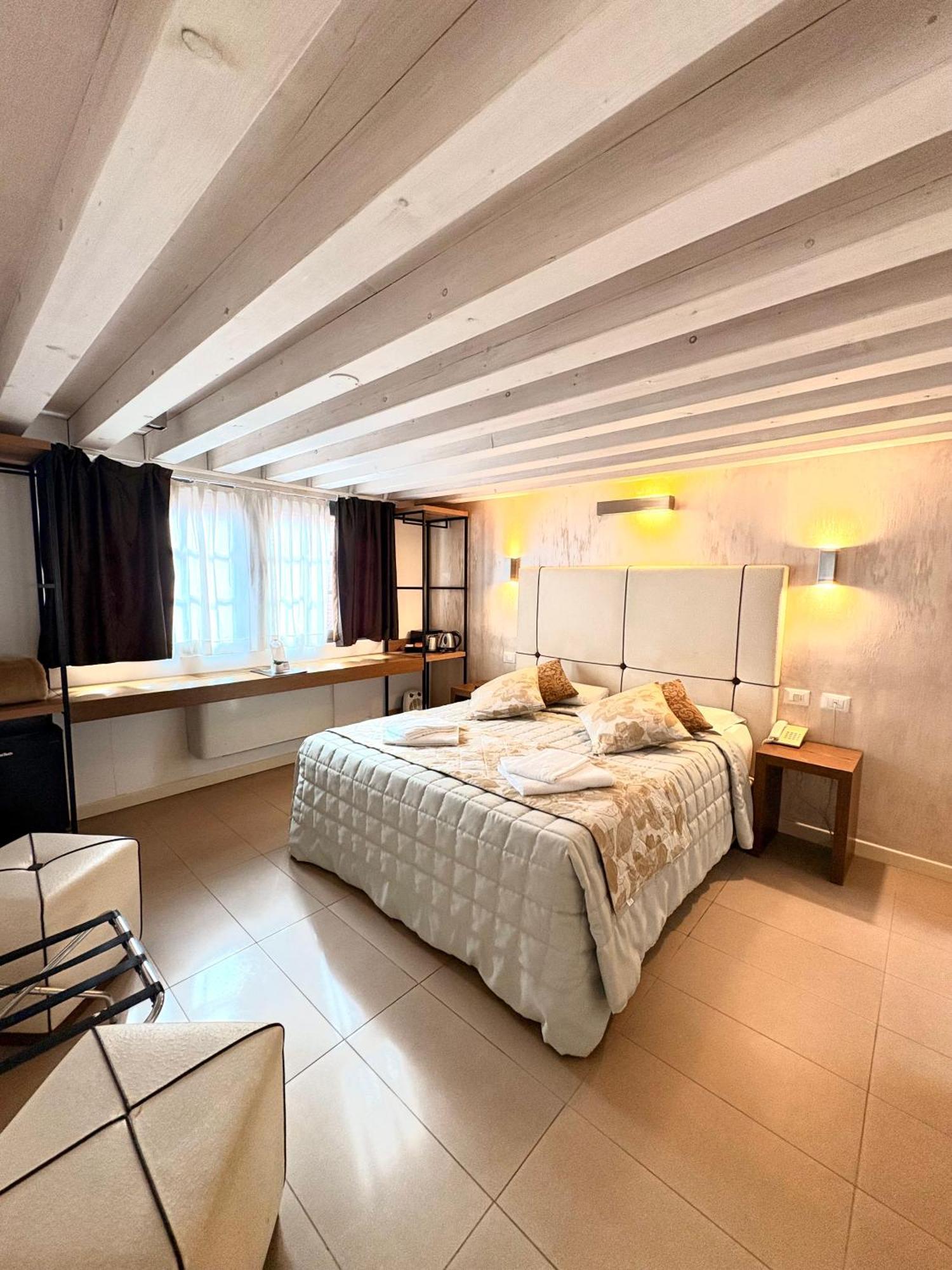 Al Canal Regio - Guest House Венеция Экстерьер фото