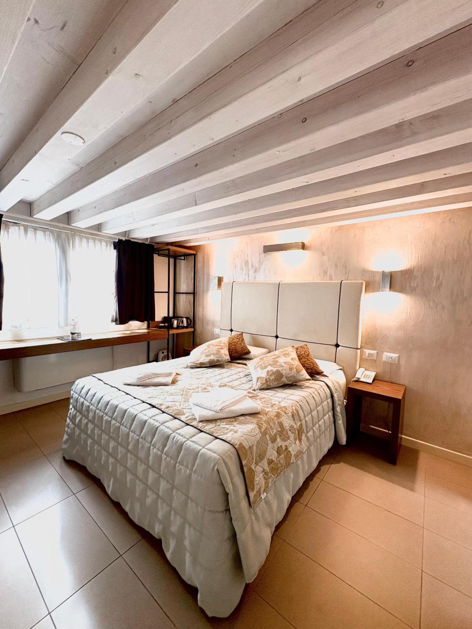 Al Canal Regio - Guest House Венеция Экстерьер фото